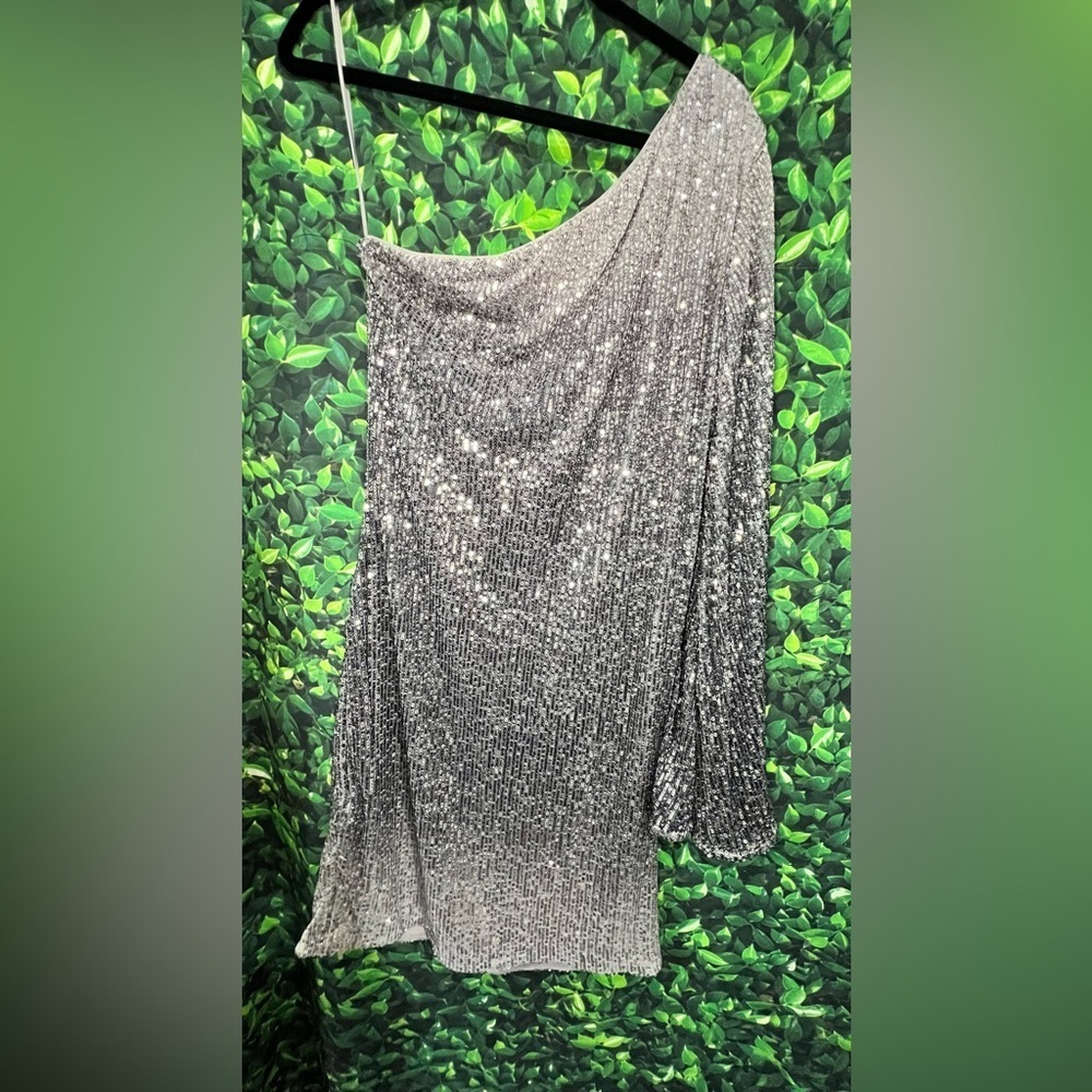 GUESS Womens Samantha One Bell Sleeve Sequin Silver and Gray Ombre Deess - XL - Picture 8 of 9
